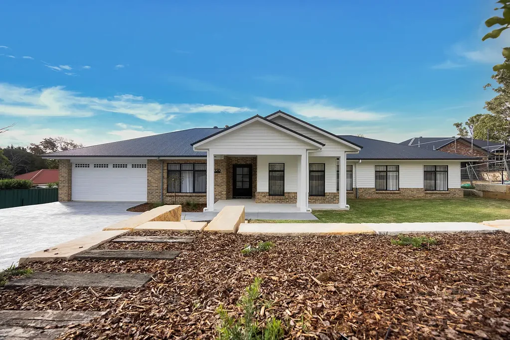 Picton 4房 坐落于广阔一英亩土地上的卓越家庭生活 Exceptional Family Living Set on an Expansive Acre