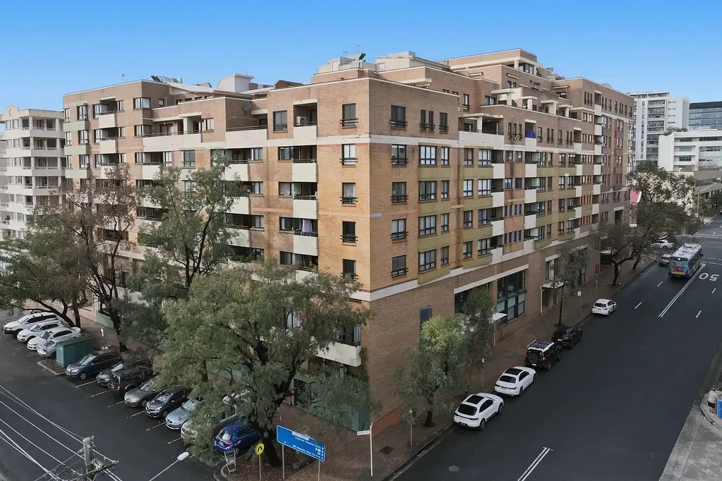 Hurstville 1Moenga Spacious 1 Bedroom + Study in Ideal Location