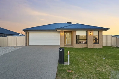 Tocumwal 3 Slaapkamer Modern Living with Space, Style & Serious Shedding