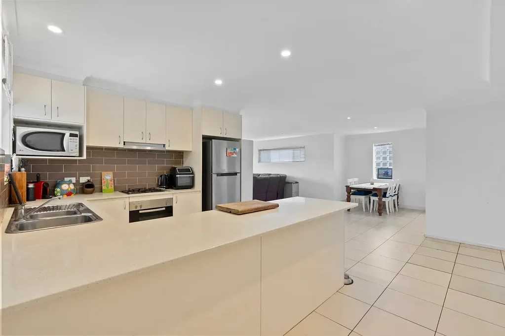 Wanniassa 2部屋 Oversized Living, Unmatched Convenience - Right in the Heart of Erindale