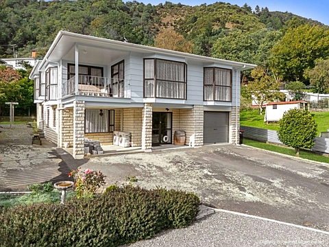 Picton 6房  Spacious, Modern & Full of Potential !