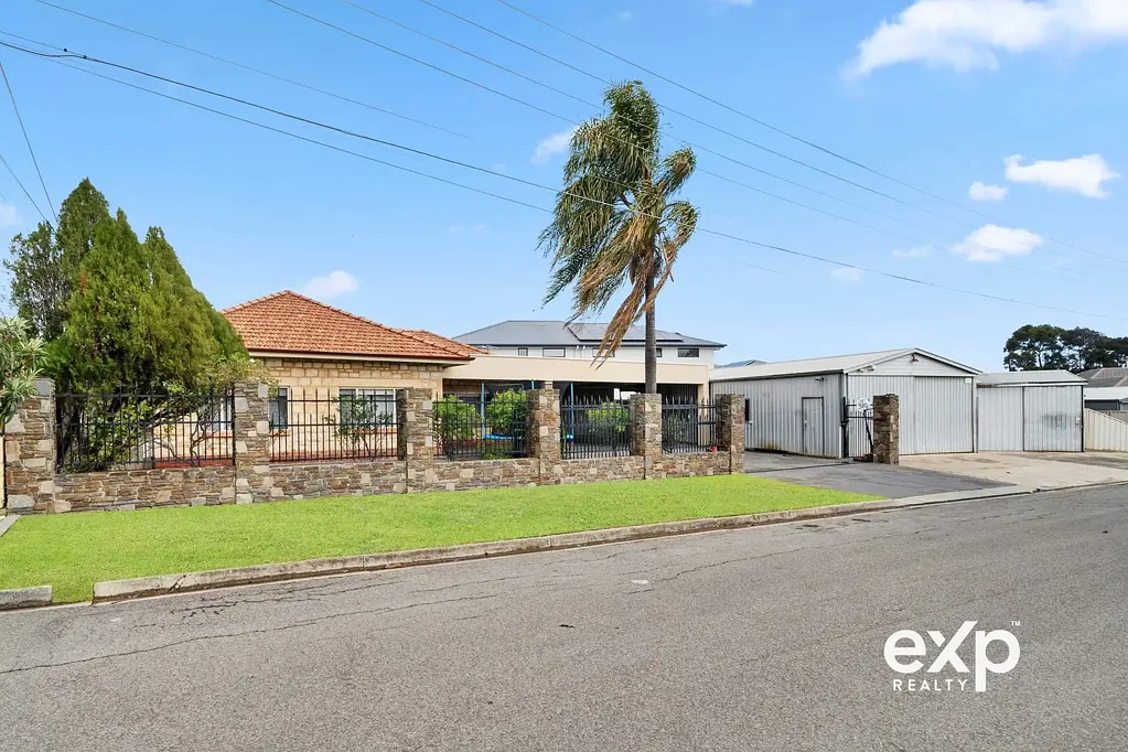 Campbelltown 4ਬੈੱਡਰੂਮ eXp Unique Opportunity! - Quality Home with Huge Frontage, Dual Sheds & Prime Position
