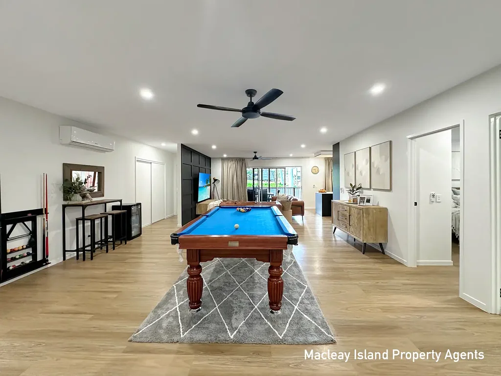 Macleay Island 3ਬੈੱਡਰੂਮ Contemporary Bespoke Home with Style and Space