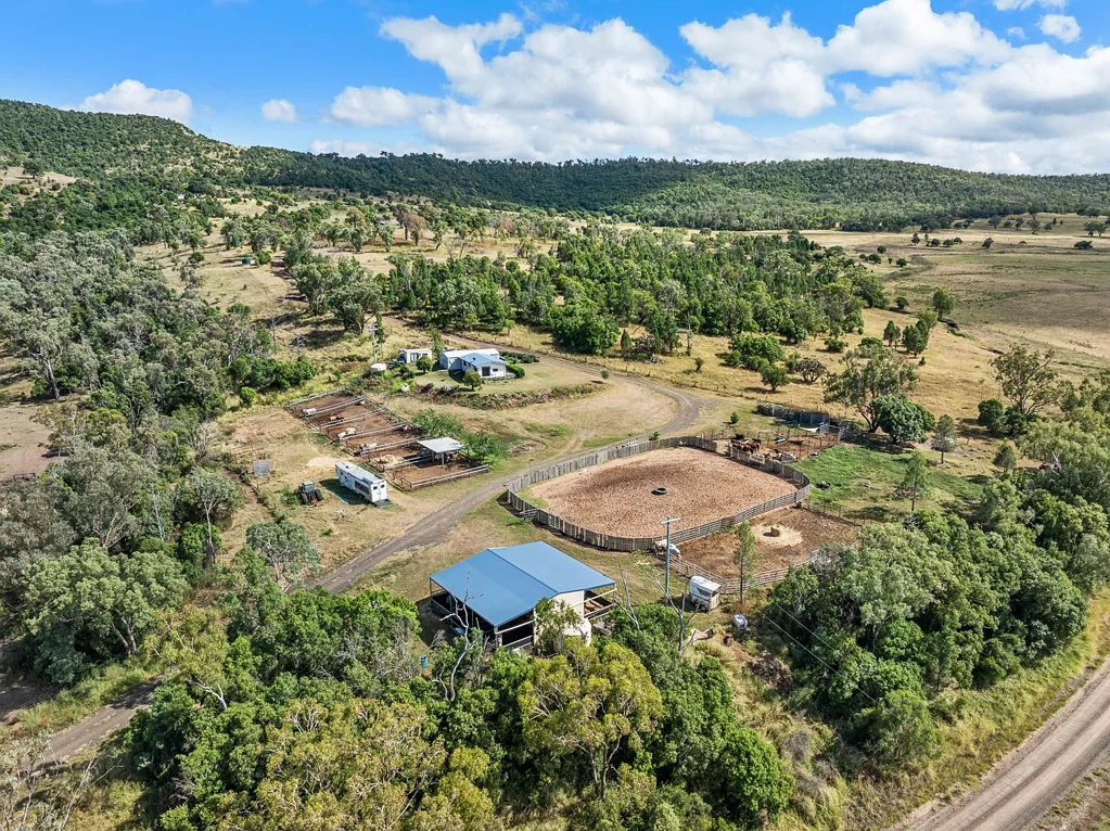 Bell 278-Acre Grazing Property with Dual Residences & Views to Boot!