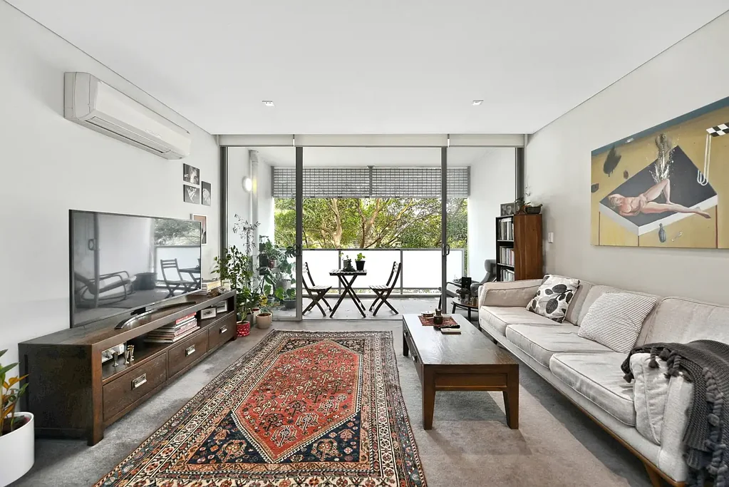 Five Dock 1ਬੈੱਡਰੂਮ Great Investment Opportunity
Five Dock is conveniently located close to the Sydney CBD