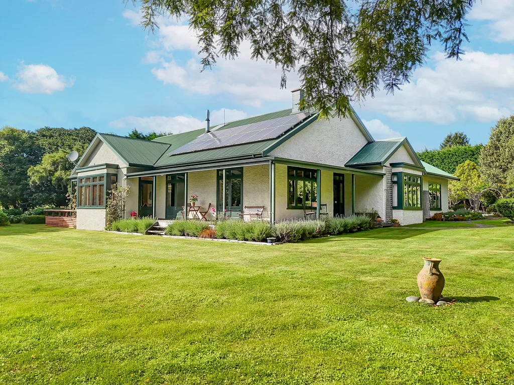 Brunswick  Character replica English bungalow