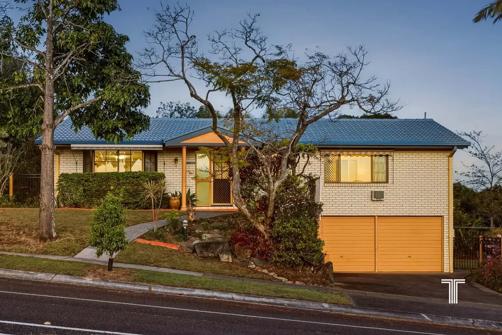 Wishart 3 Slaapkamer A Well-Kept Classic with Plenty of Possibility In Mansfield High & Wishart Primary School Catchments
