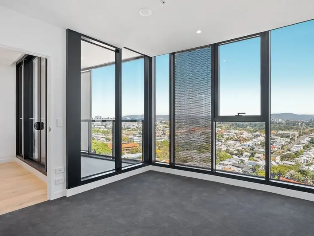 Unfurnished - Spacious One Bedroom Apartment in Prominent Building in Fortitude Valley
