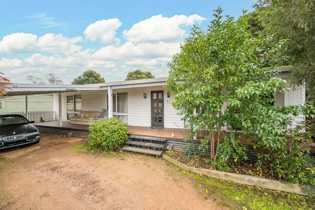 Shepparton 3Zimmer Investment Opportunity with Immediate Rental Return