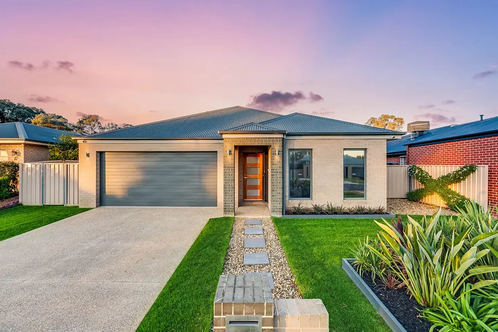 Thurgoona 4બેડરૂમ Pool, Shed, Solar & 4-Car Garage: The Ultimate Thurgoona Package