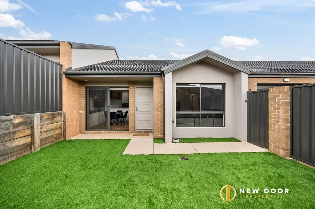 Holt 3房  Townhouse with utmost Convenience and Location!