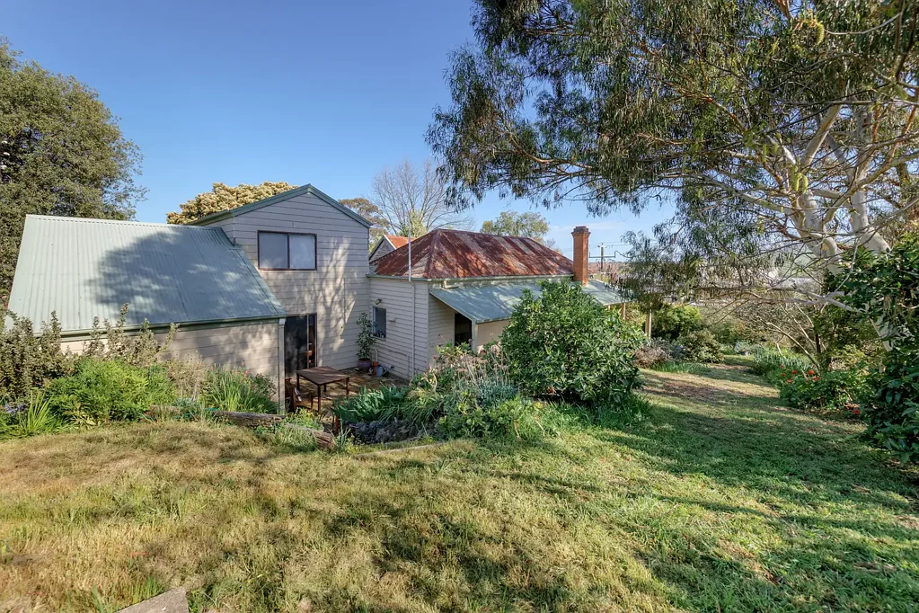 18 Kiewa East Road, Tangambalanga, VIC 3691