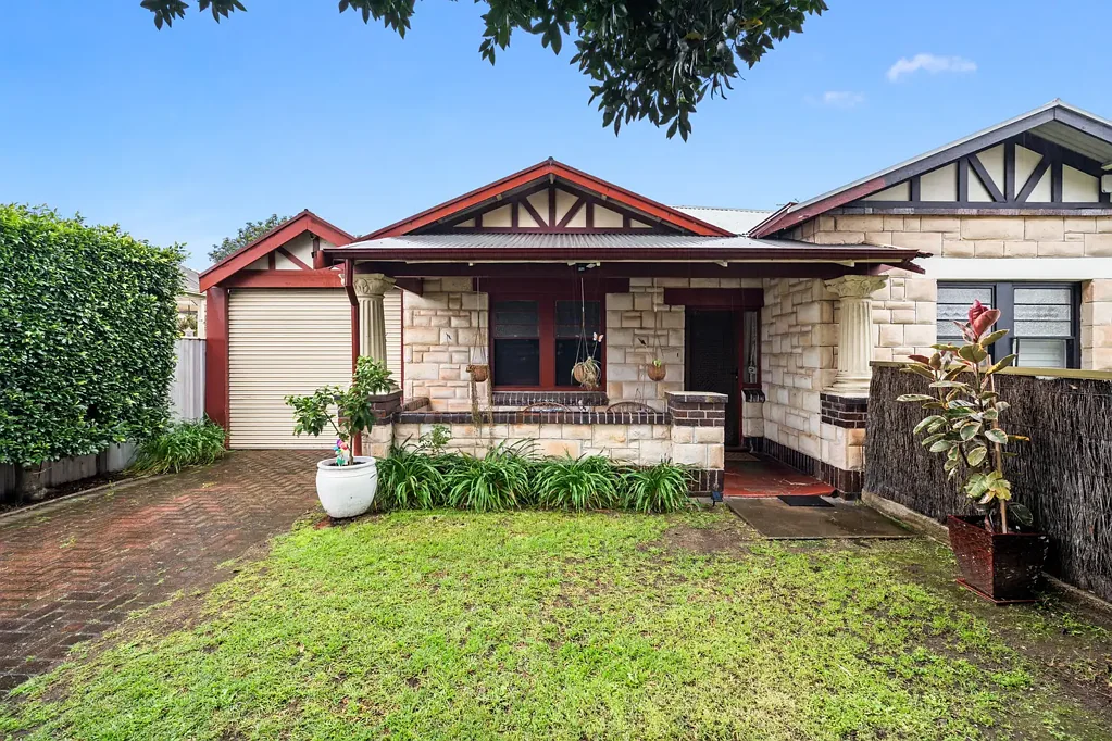 Kings Park 2 Slaapkamer Character Bungalow Charm on a Generous 400sqm Allotment