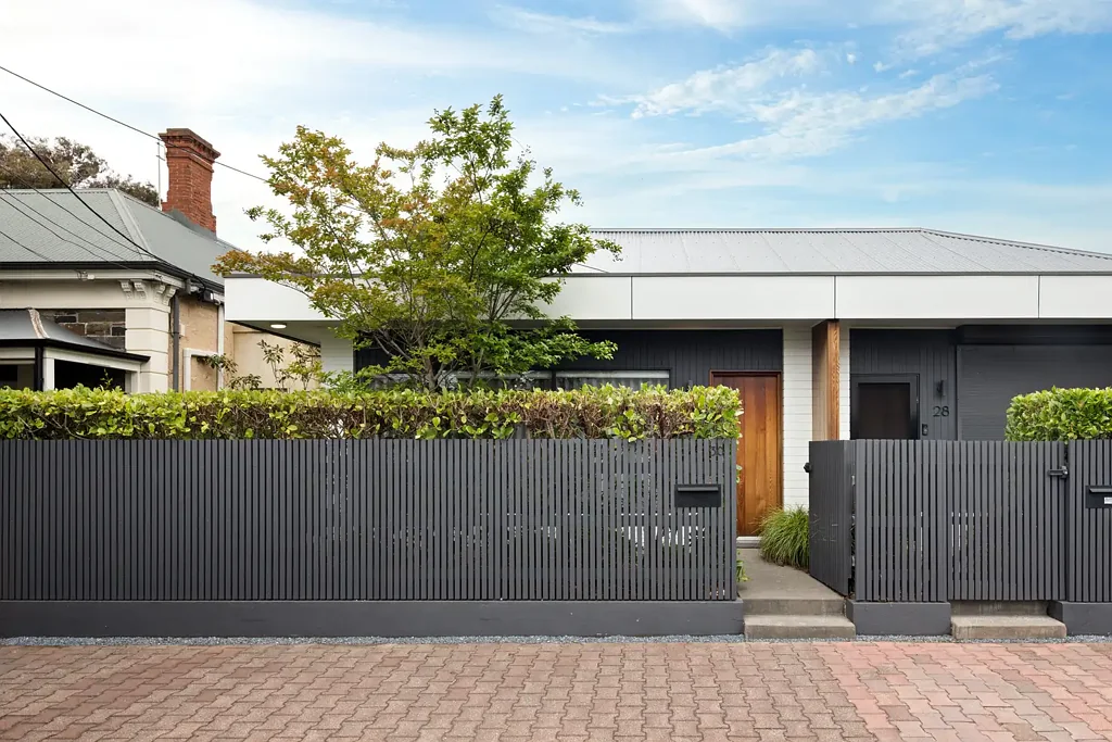 Glenelg 3房  A Glenelg Classic, Reimagined for Modern Living