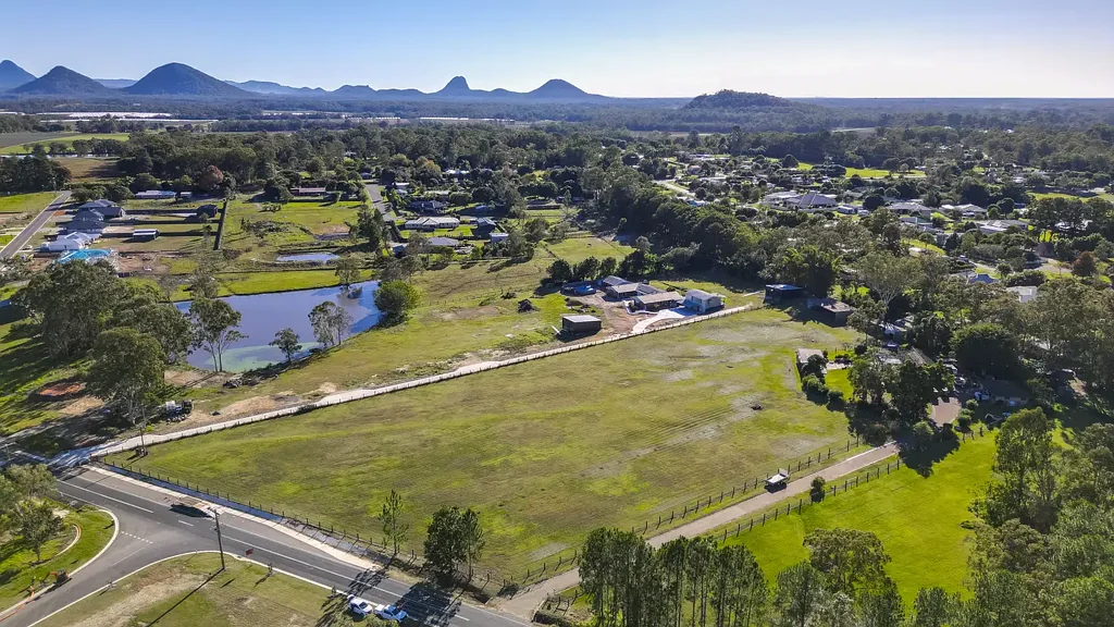 Caboolture 超过3千平土地 山水壮丽景色 高地干燥平缓 宁静乡村环境 公园自然环绕 理想筑梦之地 Premium Acreage Lifestyle Living with Mountain Range & Water Views