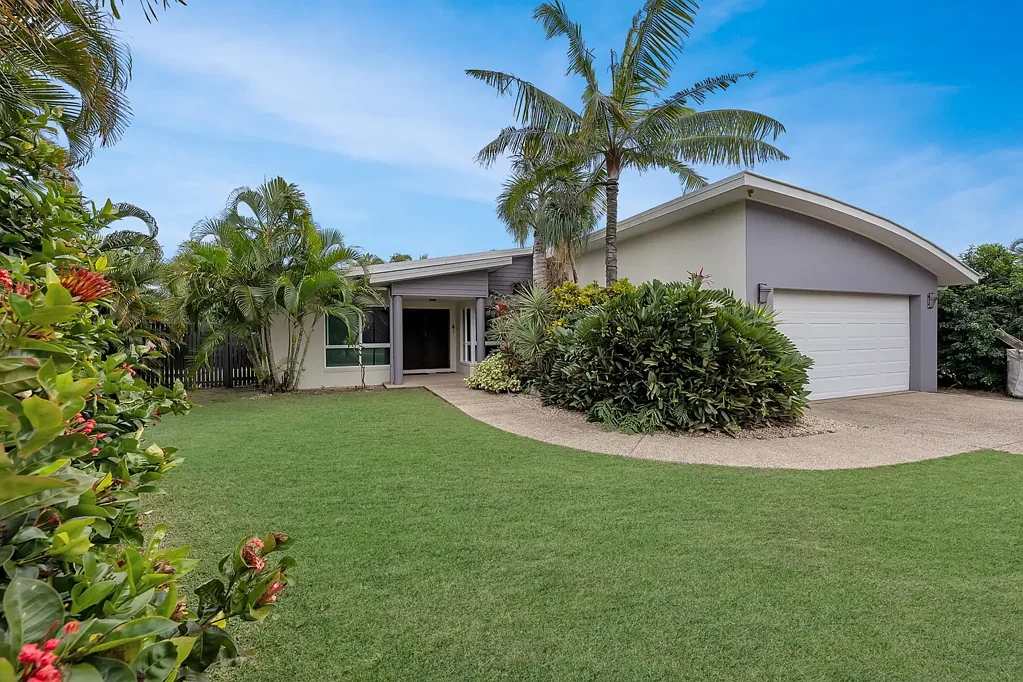 Shoal Point 4 Bedroom Beautiful Beachside Home in The Shoals