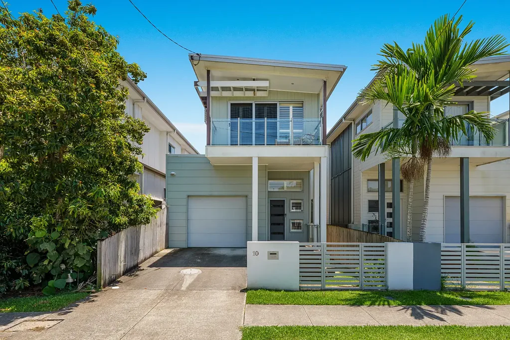 Modern Townhome - Steps from Hawthorne, Balmoral and Oxford Street Villages