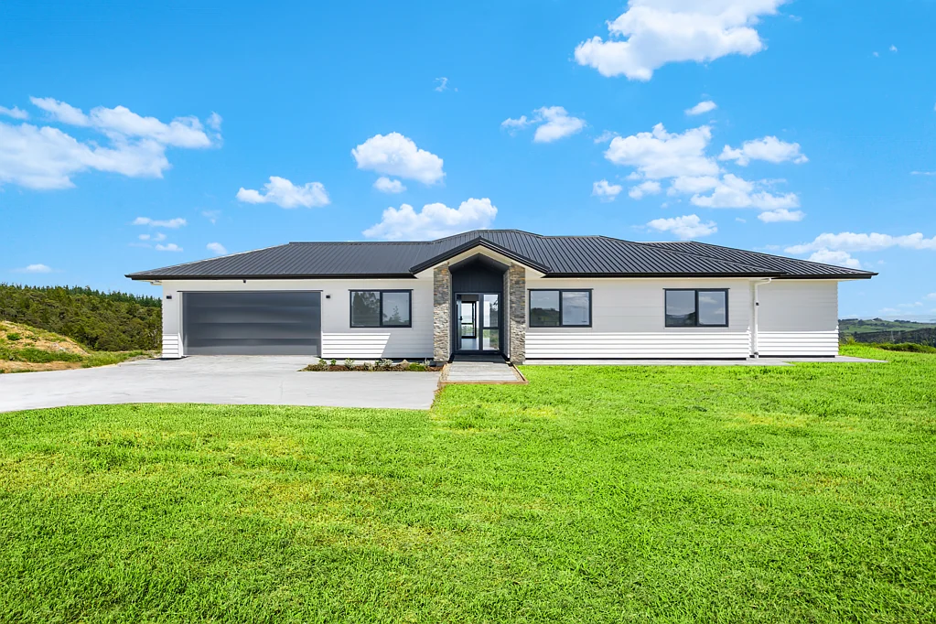 Makarau  Family-Friendly Lifestyle Haven with Sea Views