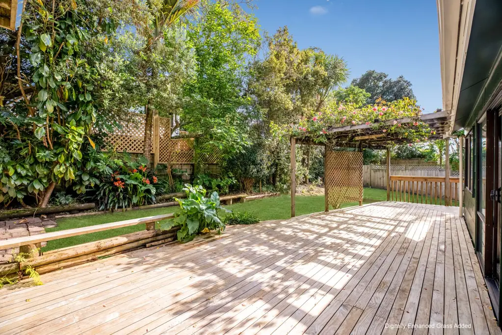 Red Beach 4 Bedroom Tranquil Living: Spacious Home with Private Studio