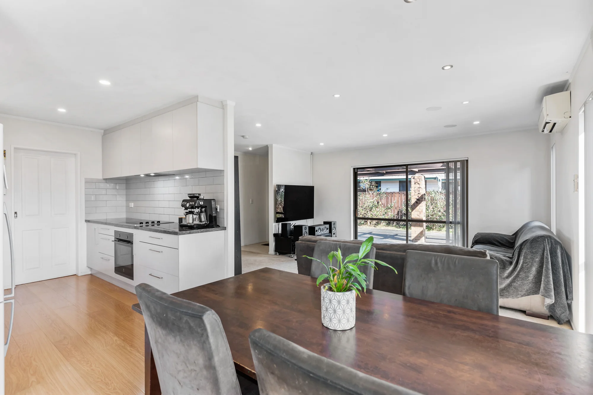 8 Sunningdale Street, Wattle Downs, photo 3