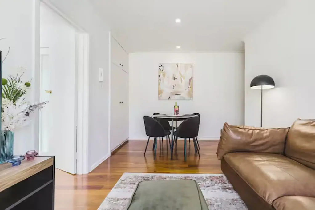 Chic Style in the Heart of St Kilda - FULLY FURNISHED, 6 MONTH LEASE
