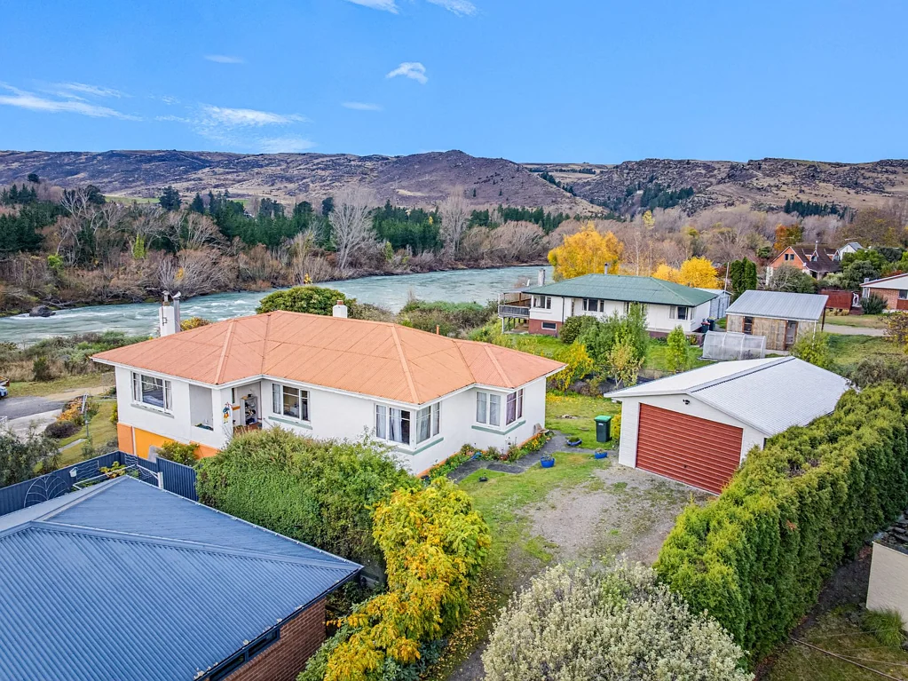 Roxburgh 3房  Classic 1950s Home with River Views