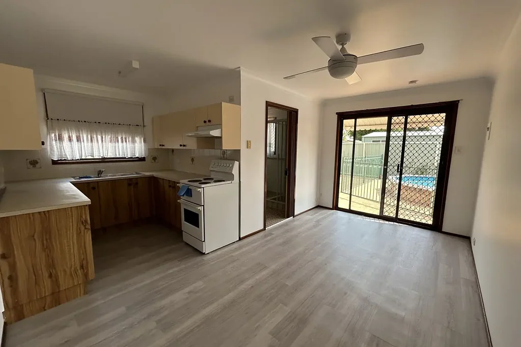 ONE BEDROOM STUDIO IN LAKESIDE!!