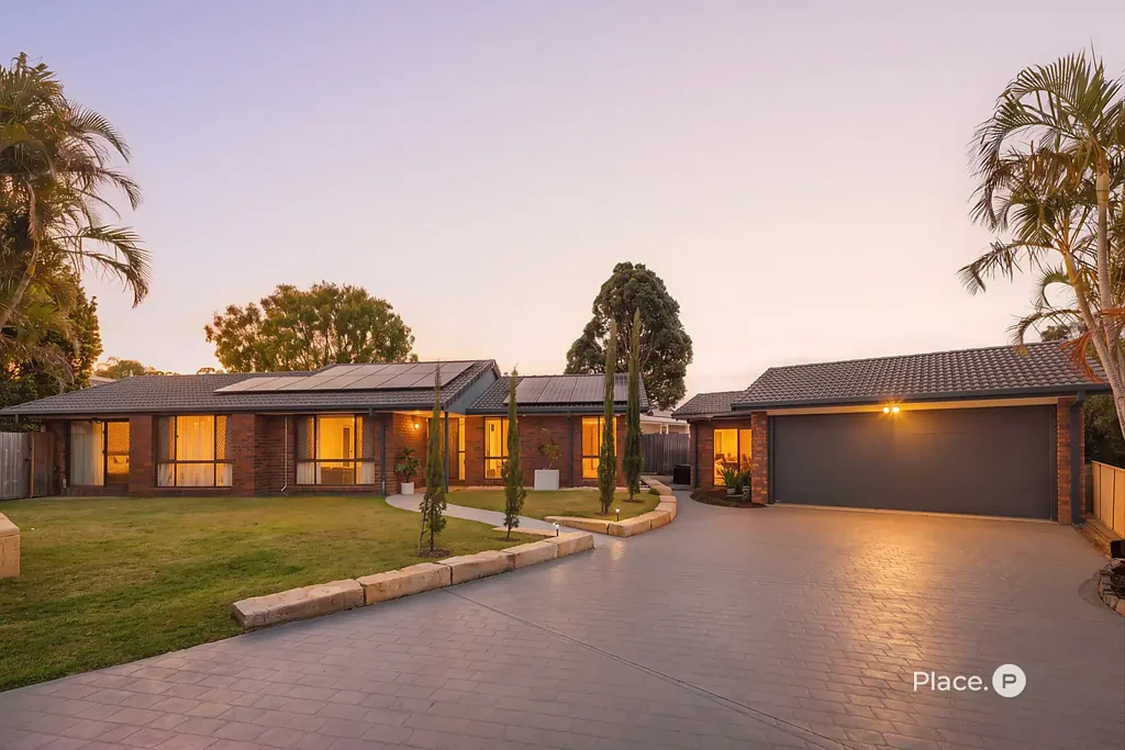 Sinnamon Park 4Moenga Versatile Family Entertainer on 944m² with Separate Office