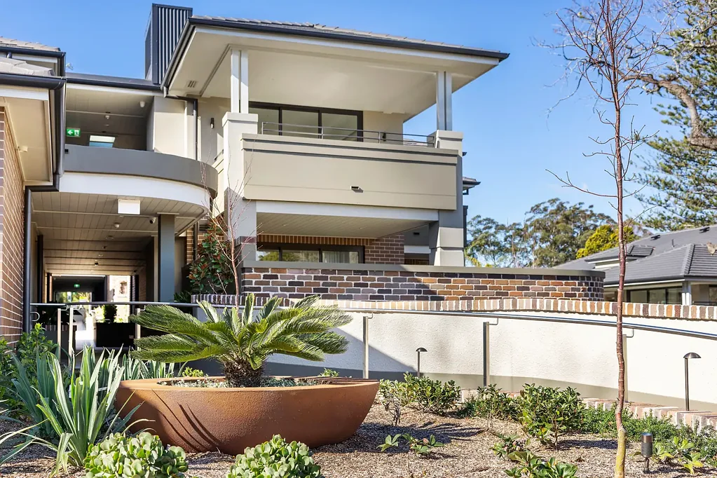 Pymble 3房 全新即装即住 公寓 55岁以上社区 高起地势 自然采光充沛 宽敞流畅平面图 Miele岛式厨房 国王尺寸卧室 主卧套间 两个安全车位 步行公交学校商店 Statement in luxury and style, brand new apartment