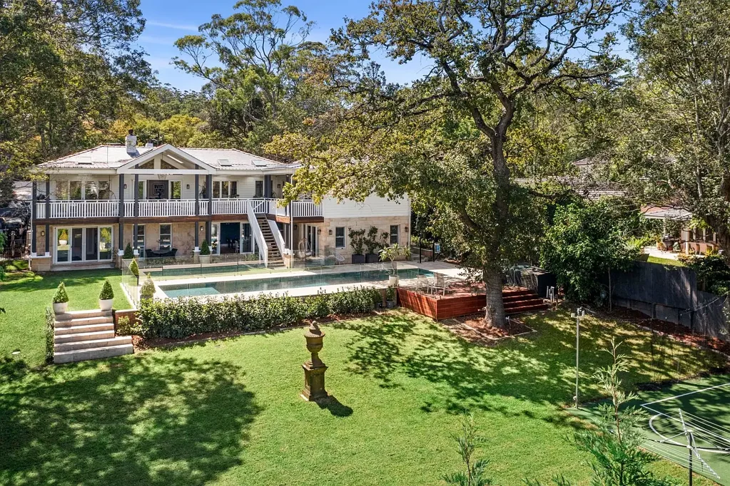 Wahroonga 5कमरा Blue ribbon living on a stunning 2,321sqm parcel