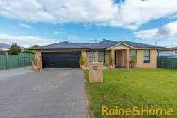 19 AZURE AVE, Dubbo