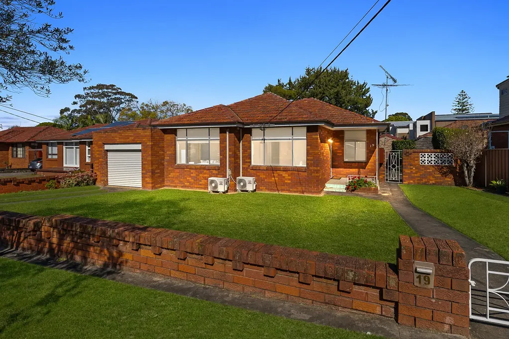 19 Bell Avenue, Beverly Hills, NSW 2209