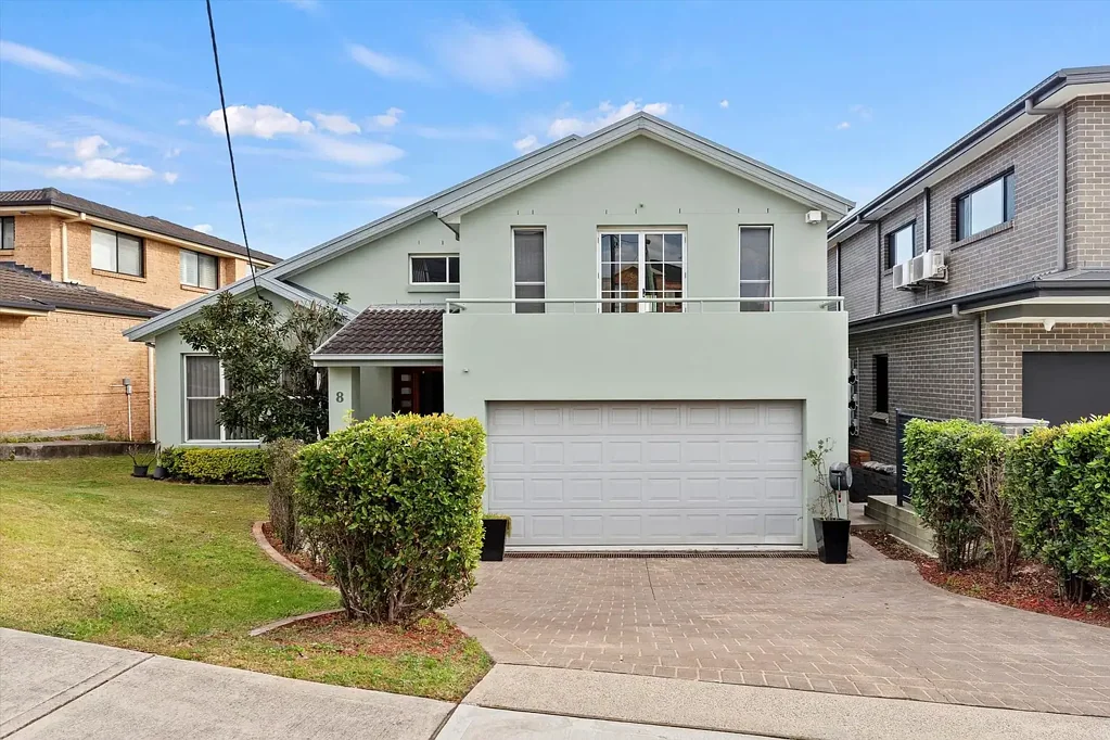 8 Lasseter Avenue, Chifley, NSW 2036