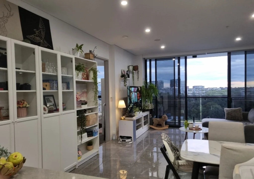 Macquarie Park 2 Slaapkamer LUXURY 2 BEDROOM APARTMENT | LARGE MASTER BEDROOM | LUXURY INTERIORS | HUGE ISLAND BENCH | RESORT STYLE LIVING | 24/7 CONCIERGE SERVICE | PRIVACY