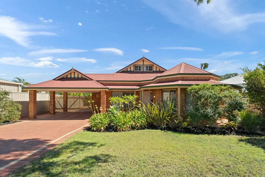 Baldivis 4房  Unique Two Storey Character Home Full of Potential