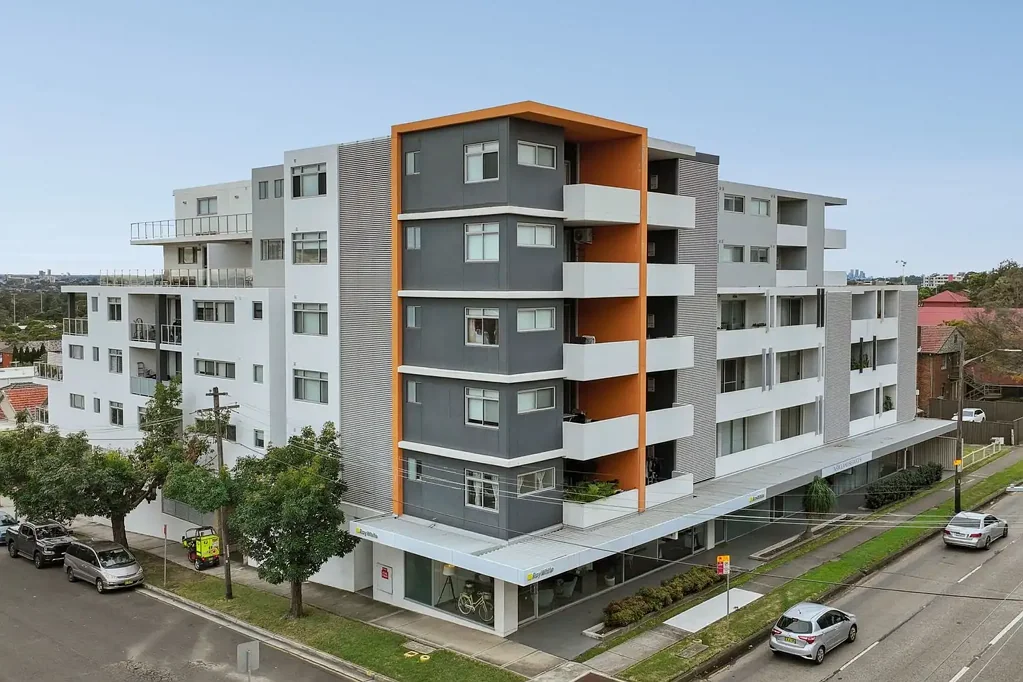 Belmore 2 Bedroom Spacious Top-Floor Apartment with Oversized Balcony