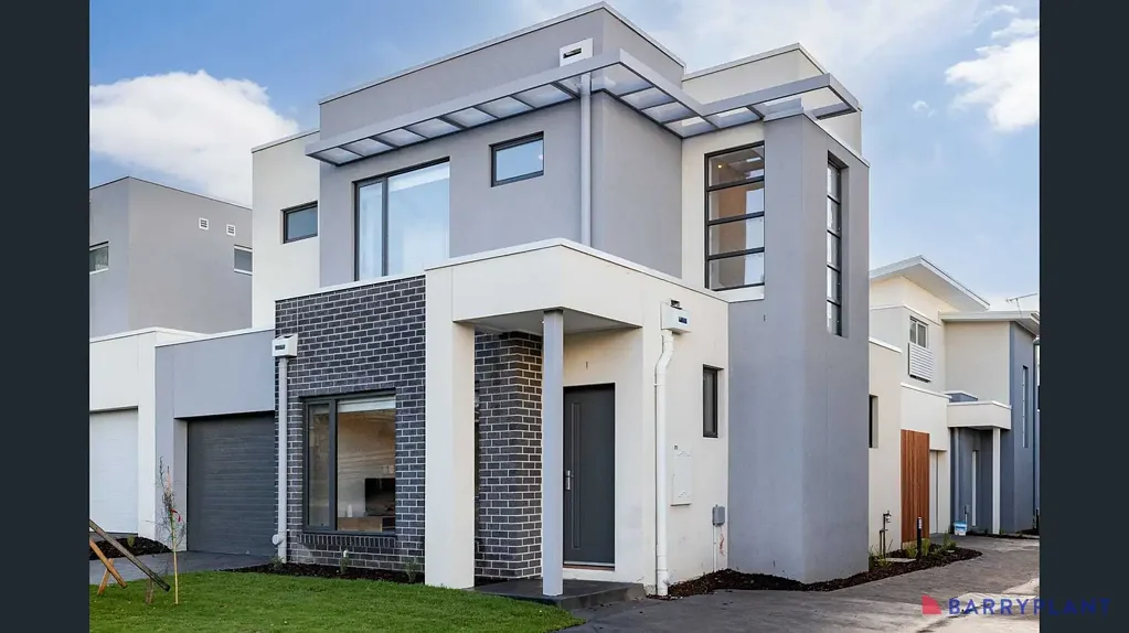 Cowes 3 Bedroom Street Frontage, Stylish Townhouse – Walk to Everything