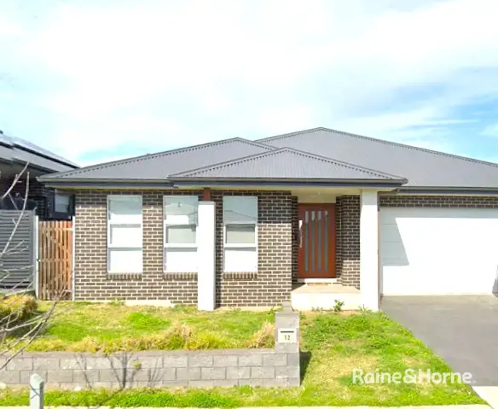 IMMACULATE 4 BEDROOM HOME IN ORAN PARK FOR LEASE!