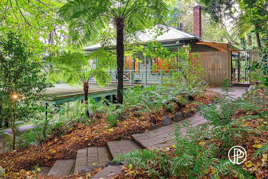 Ferny Creek 4ਬੈੱਡਰੂਮ SUBSTANTIAL HILLS HOME WITH ABUNDANT CHARACTER AND CHARM.