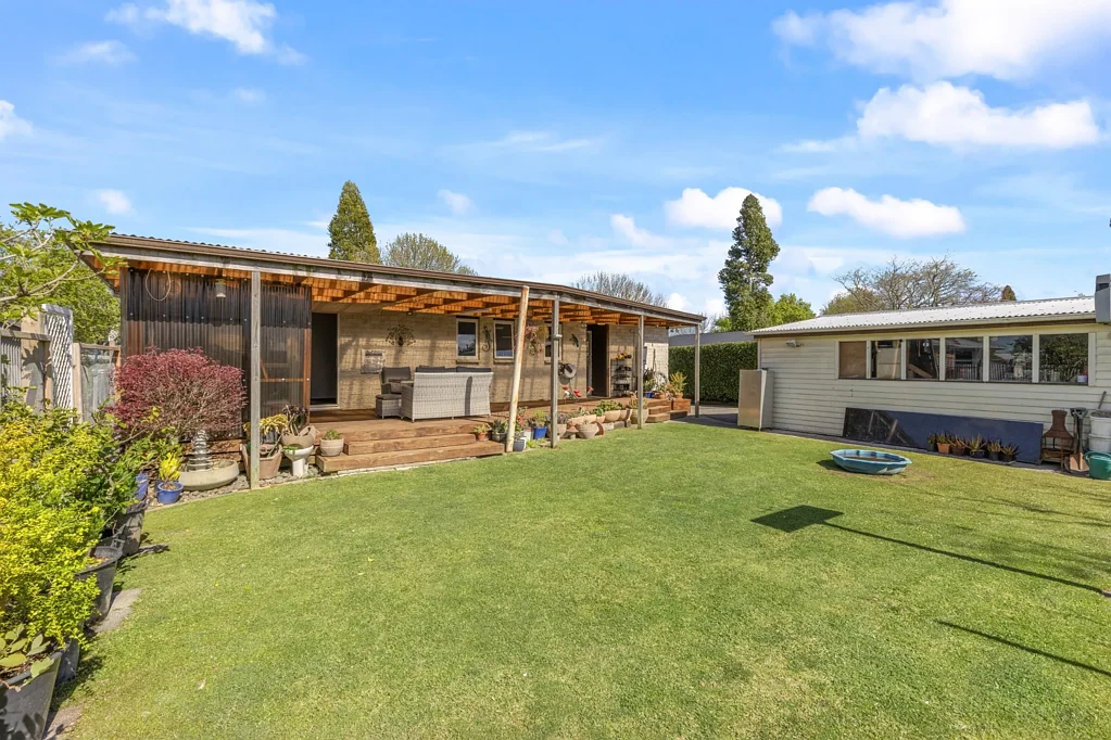 Pukete 3 Bedroom Good bones. Fresh feel. Big backyard.