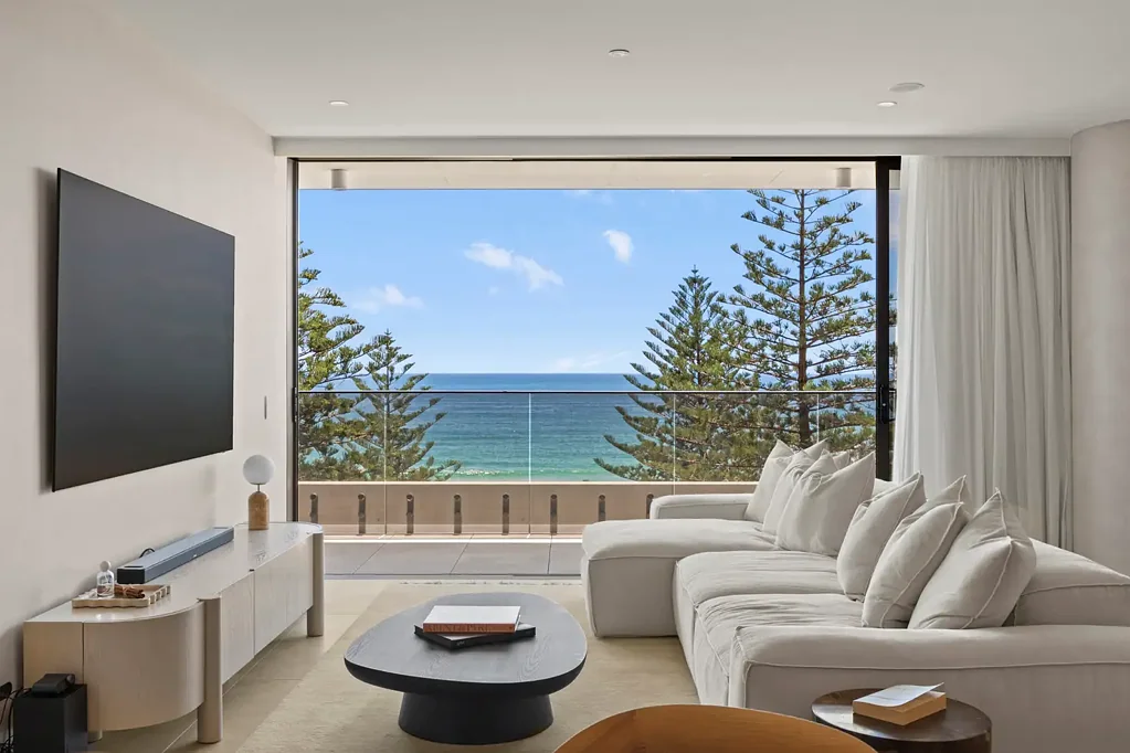 Burleigh Heads 2ห้องนอน Luxury Beachfront Apartment In Iconic Address