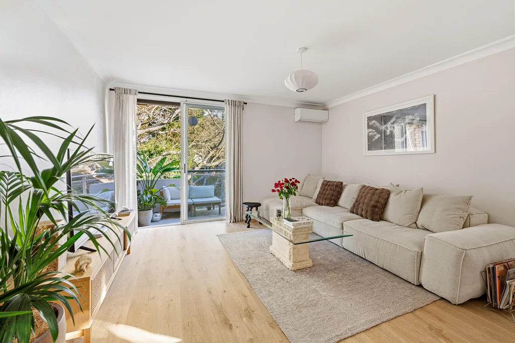 Coogee 2Kwarto Light-Filled Coastal Retreat with Private Leafy Outlooks and Lock Up Garage