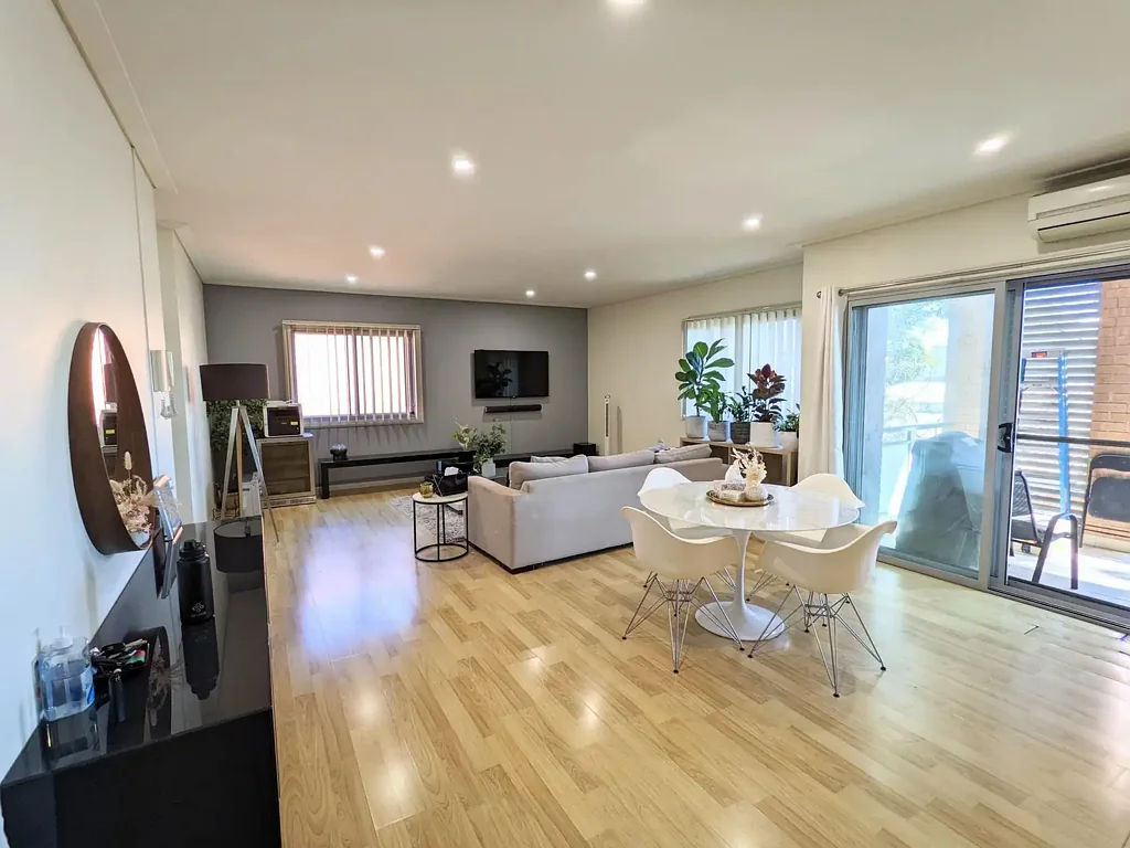MODERN AND SPACIOUS 2-BEDROOM, 2-BATHROOM APARTMENT IN A PRIME BEXLEY LOCATION