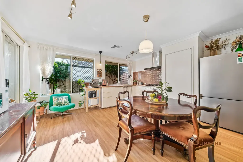 East Victoria Park 3غرفة نوم Stylishly Renovated | Quiet Rear Position | Walk Everywhere