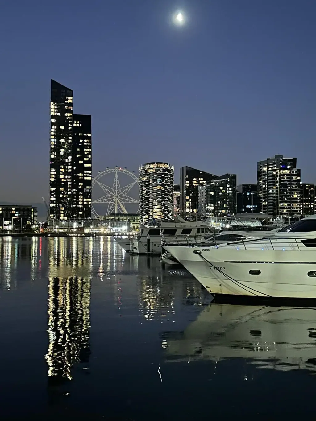 Docklands 2房 滨水新居 现代豪华 阳台美景 交通便捷 餐饮文化 活力社区 Melbourne Waterfront Lifestyle - Sunset over Yarra River