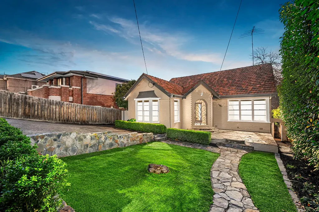 Camberwell 4部屋 Charming 1940s Four-Bedroom Home with Stunning Park Views