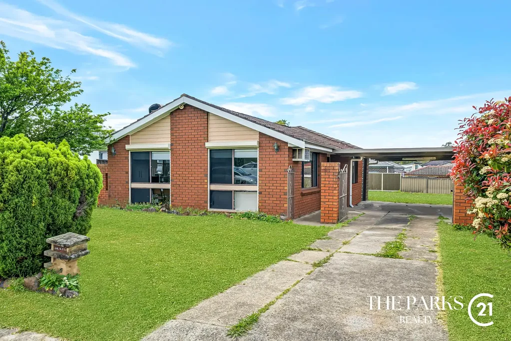 Bossley Park 3Zimmer A GREAT INVESTMENT AND A PERFECT STARTER WITH GRANNY FLAT POTENTIAL (S.T.C.A)