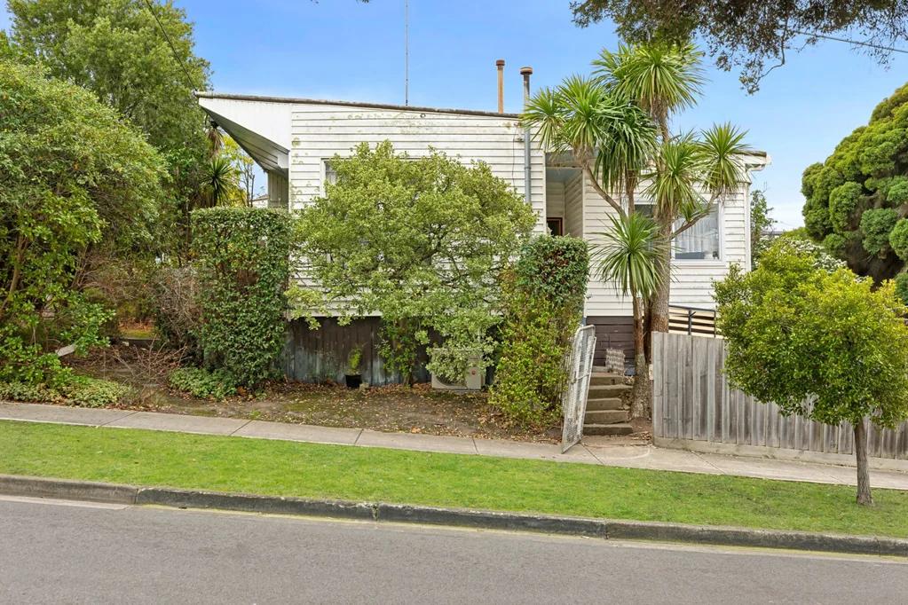 17 South Valley Road, Highton, VIC 3216