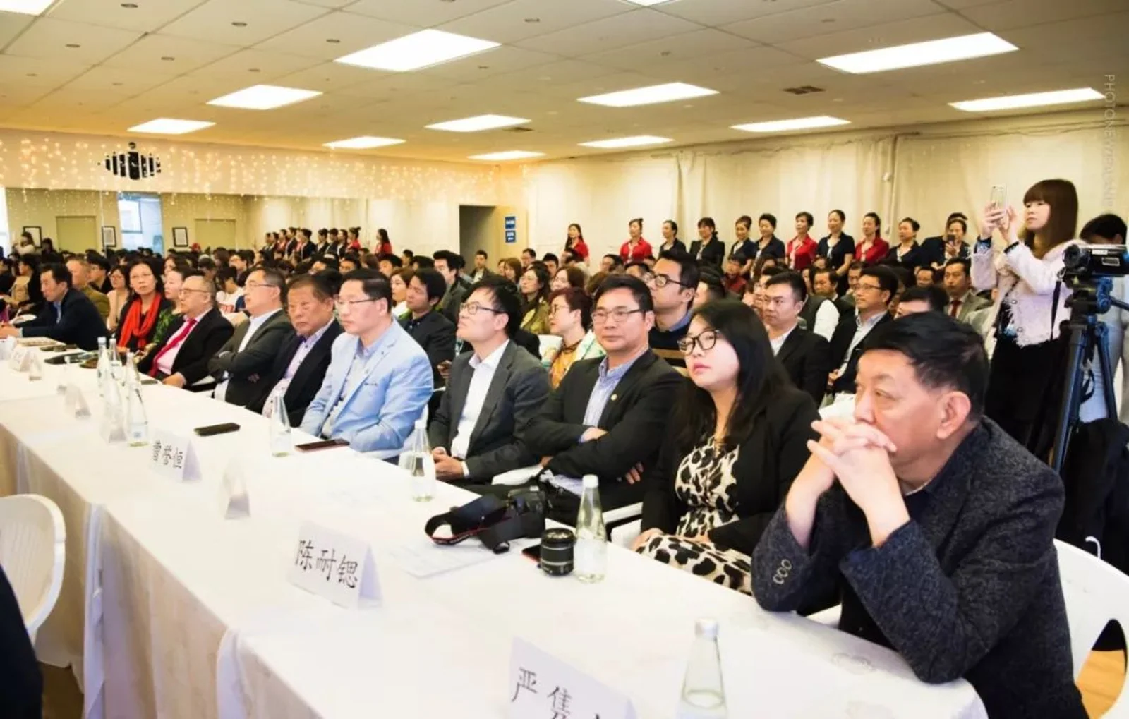 【图片新闻】新西兰经济超澳、英、日，财政部长和华社座谈