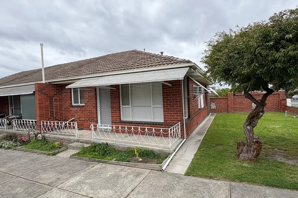 Updated One-Bedroom Villa Unit in Prime Coburg Location